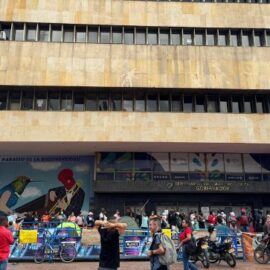 ¿Funcionarán servicios de la Gobernación tras bloqueo que se registra en la sede?