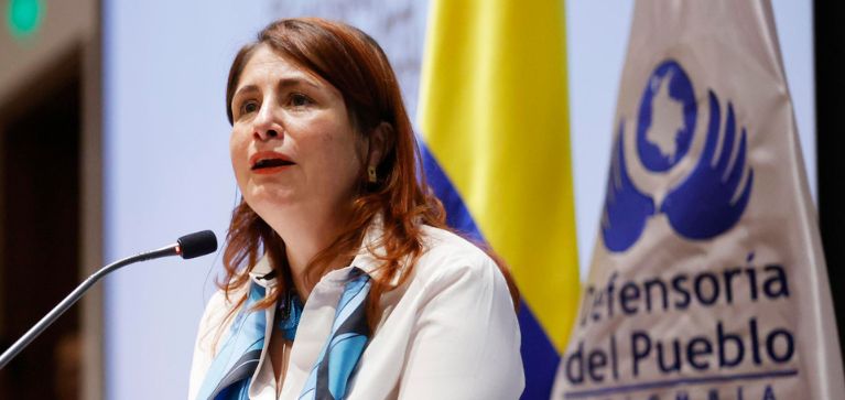 Petro mantiene bombardeos, pese alerta por muerte de menores en operaciones