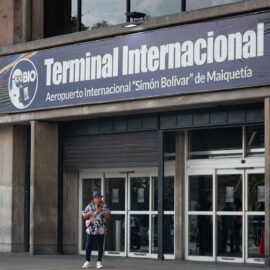Tras oleada de cancelaciones, Venezuela pide a aerolíneas internacionales reactivar sus rutas