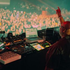 Este es el icónico artista que llegará a Cali con su show, ¡Tiene décadas de trayectoria!