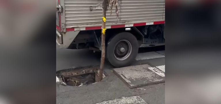 Video: Ciudadanos reportan un gran hueco en el oeste de Cali; aquí detalles de su ubicación