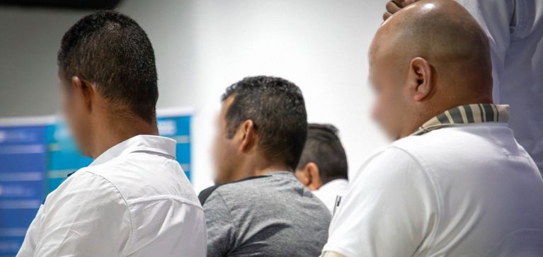Víctimas escuchan confesiones de exmiembros de las Farc en Cali
