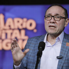 "A mayores ingresos, mayor consumo de los hogares": MinTrabajo sobre salario mínimo
