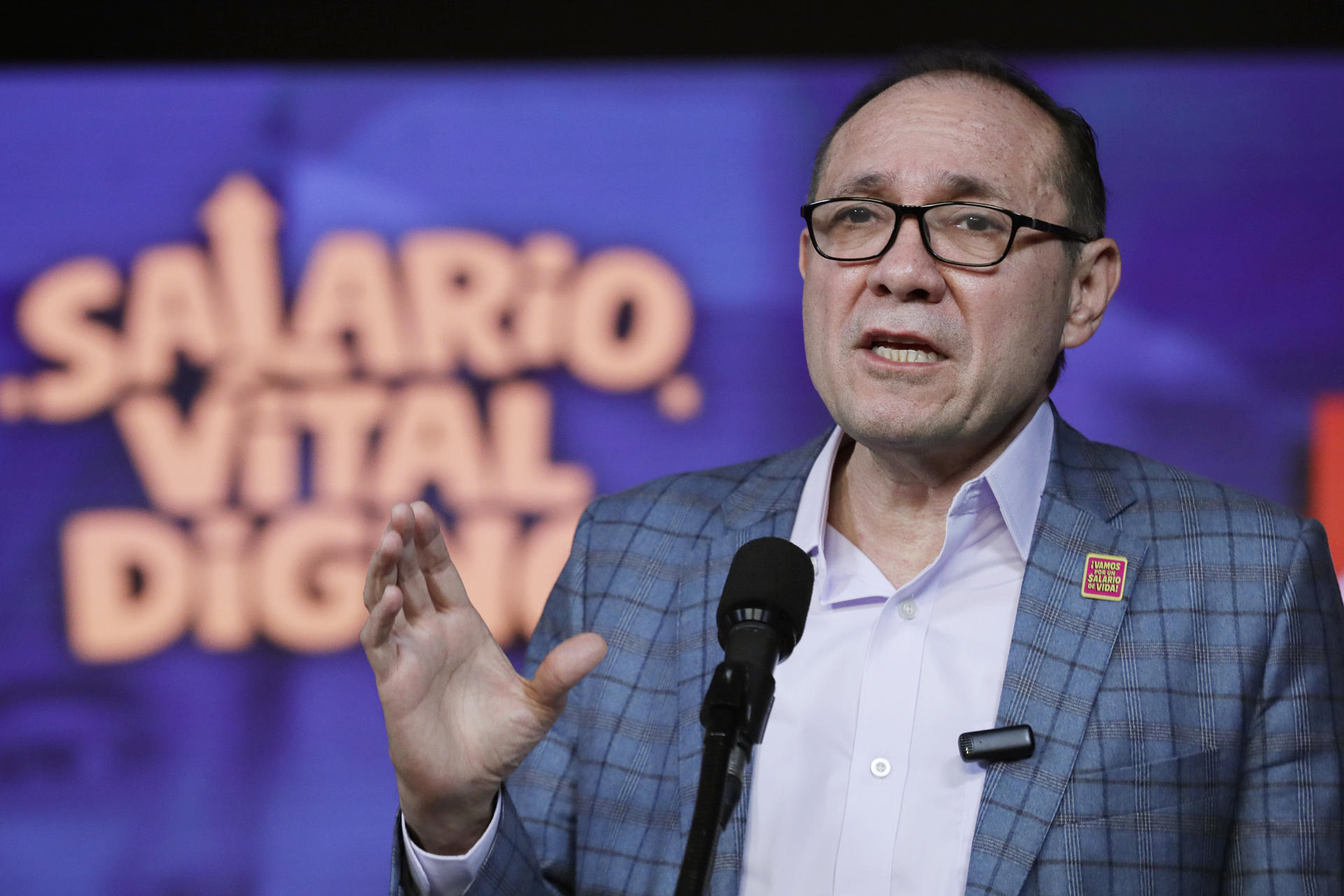 "A mayores ingresos, mayor consumo de los hogares": MinTrabajo sobre salario mínimo