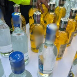 Cómo detectar licor adulterado: autoridades de Cali entregan claves para evitar riesgos en fiestas decembrinas
