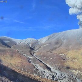 Volcán Puracé continúa en alerta Naranja por sismos y nuevas emisiones de ceniza