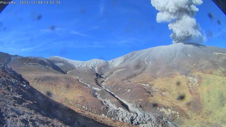 Volcán Puracé continúa en alerta Naranja por sismos y nuevas emisiones de ceniza