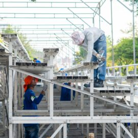 Así avanza en el montaje de graderías para los desfiles de la Feria de Cali 2025
