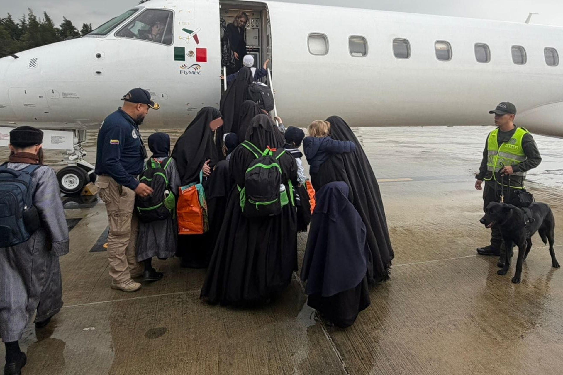El Gobierno expulsó a miembros de Lev Tahor y entregó a EE. UU. a 17 menores tras alerta de Interpol