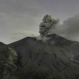 Volcán Puracé mantiene alerta naranja: nuevas emisiones de ceniza