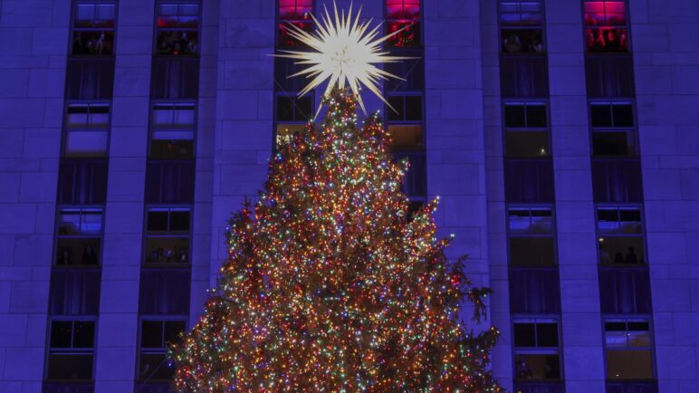 Marc Anthony brilló en New York en el tradicional encendido del árbol del Rockefeller Center