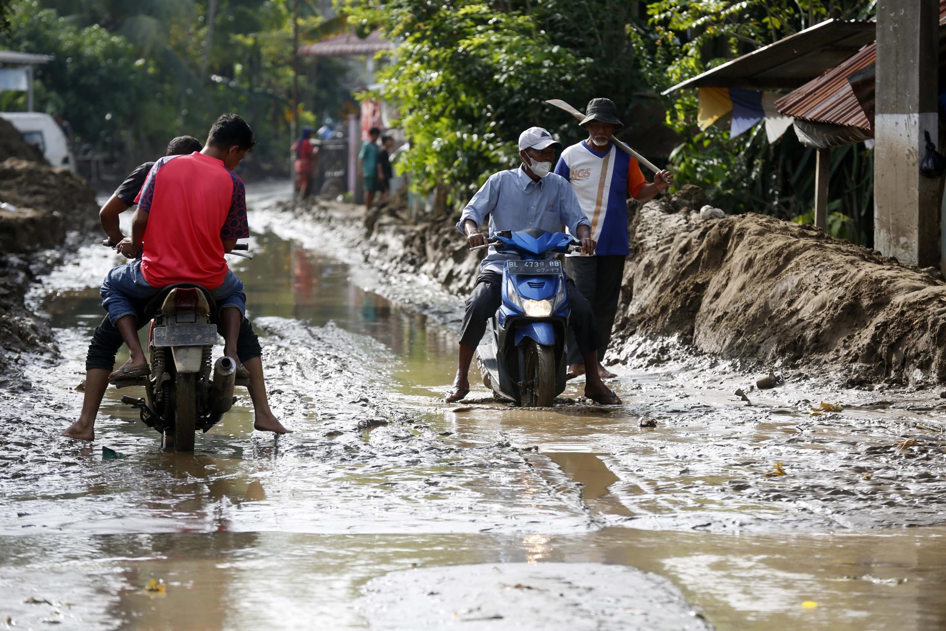 Más de mil personas desaparecidas por fuertes inundaciones en Indonesia, Sri Lanka y Tailandia