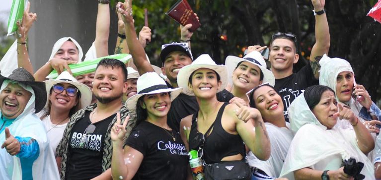 La calle de la Feria protagoniza el quinto día de la Feria de Cali 2025 con música y fiesta popular