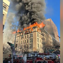 Al menos tres heridos en un grave incendio en edificio de viviendas de Nueva York