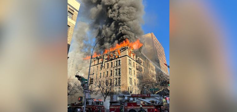 Al menos tres heridos en un grave incendio en edificio de viviendas de Nueva York