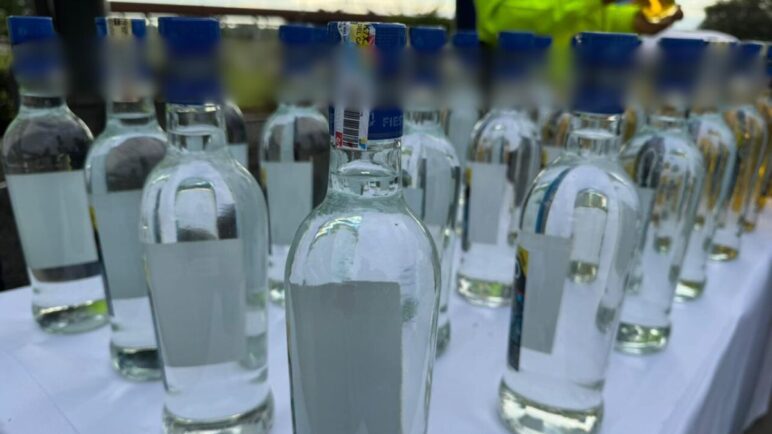 Incautan más de 500 botellas de licor adulterado previo a la Feria de Cali