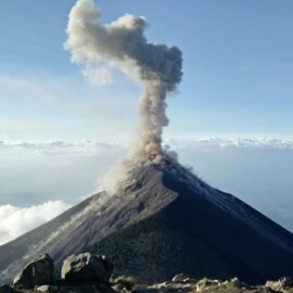 ¿Qué significa que un volcán esté en alerta naranja?