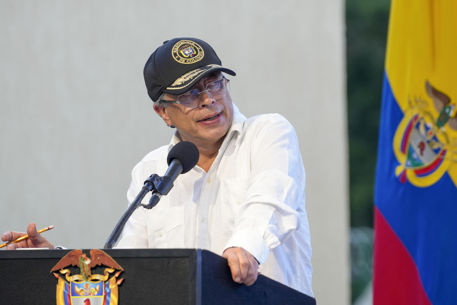 Petro critica a Noboa por aranceles y recuerda apoyo energético de Colombia a Ecuador