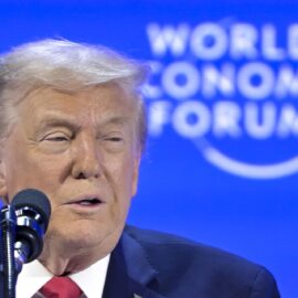 Trump descarta usar la fuerza en Groenlandia, pero reitera su interés en comprarla