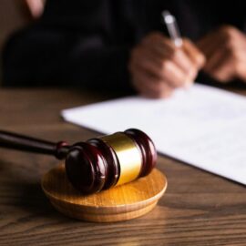 Denuncia penal y los derechos de las víctimas en Colombia: experto explica el paso a paso