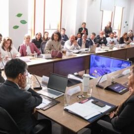 Gobernadores piden salvaguarda constitucional frente al alza de impuestos al consumo
