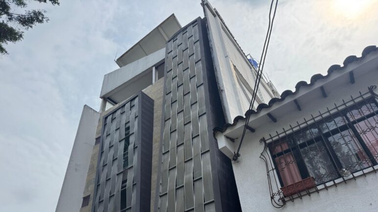 Desvalijan edificio abandonado en el sur de Cali: ¿Qué denuncian los vecinos?