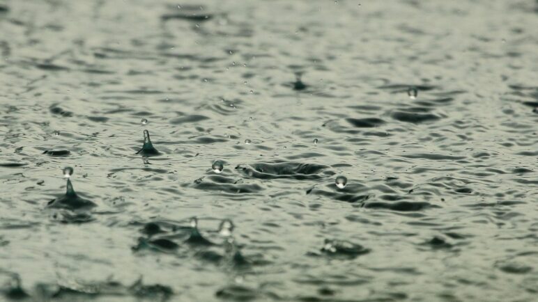 Se registran fuertes lluvias en la mañana de este martes; reportan congestión vial