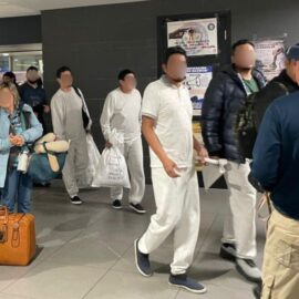 Colombia reanuda vuelos de deportados a Estados Unidos