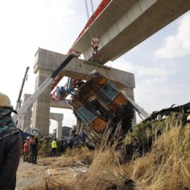 Tragedia ferroviaria en Tailandia: al menos 32 fallecidos tras colapso de una grúa sobre un tren