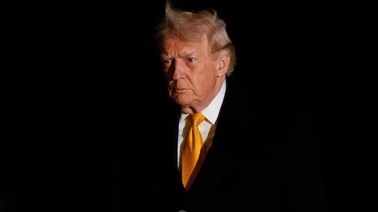Trump amenaza a Petro; habría posibilidades de una operación militar de EE.UU. en Colombia