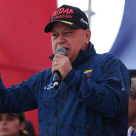 Cabello arremete contra Petro por declaraciones sobre incendio de fábrica en Venezuela