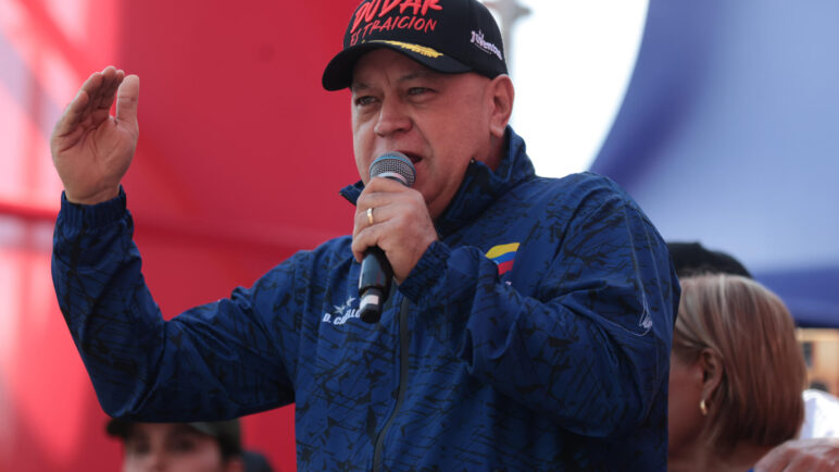 Cabello arremete contra Petro por declaraciones sobre incendio de fábrica en Venezuela