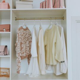 Armario cápsula: qué es y por qué es clave en la industria de la moda