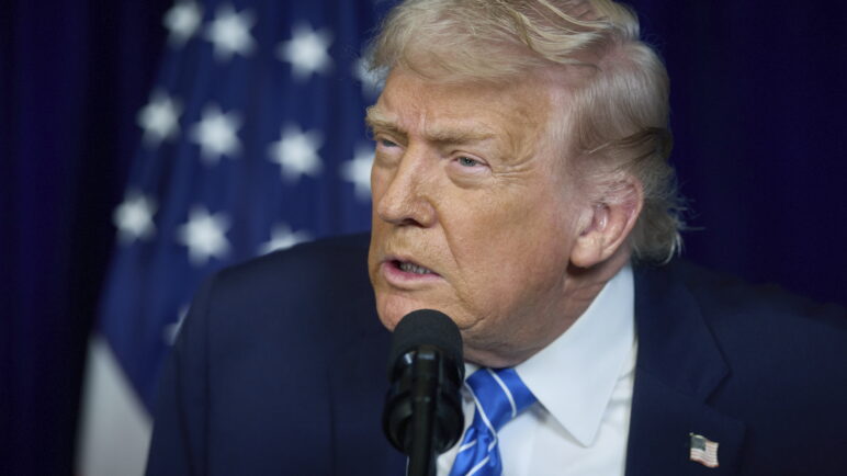 Trump dice que ha cancelado una nueva oleada de ataques en Venezuela por su colaboración