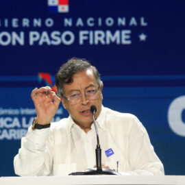 Petro tacha de "golpe" la exclusión de Iván Cepeda en consulta presidencial