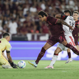 Video: Con este gol Lanús le ganó la Recopa de Conmebol a Flamengo, ¿perdió el trofeo?