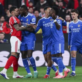 Escándalo en la Champions: Vinicius denuncia presuntas agresiones racistas: ¿Qué dijo el club?