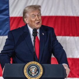 Entra en vigor el nuevo arancel global del 15% impuesto por Trump