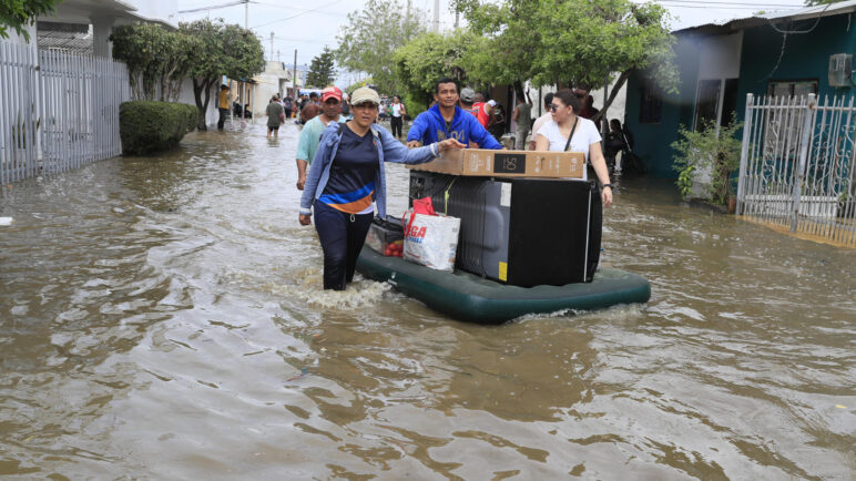 Petro anuncia plan para emergencias por lluvias: costará "una decena de billones"