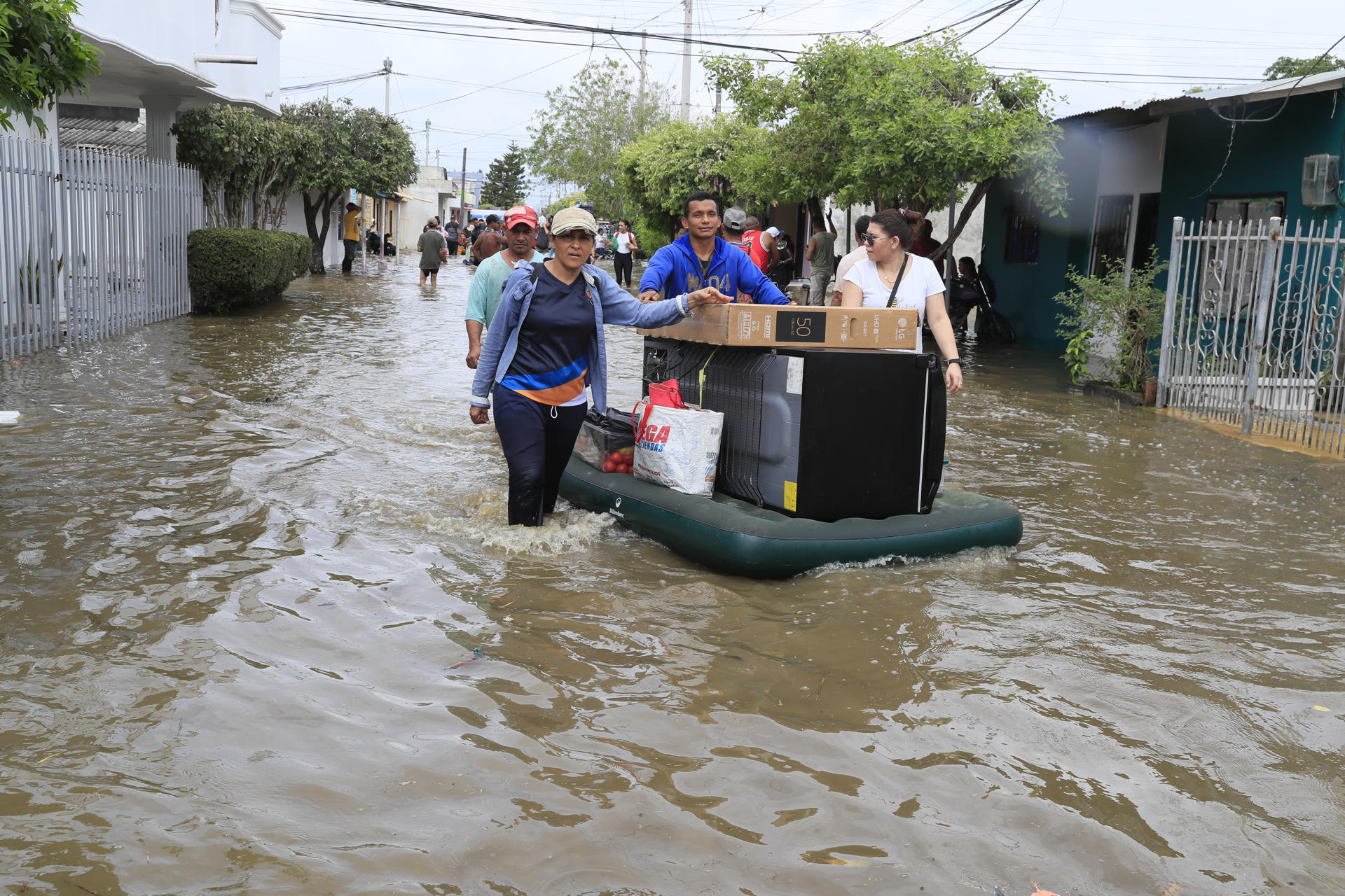 Petro anuncia plan para emergencias por lluvias: costará "una decena de billones"