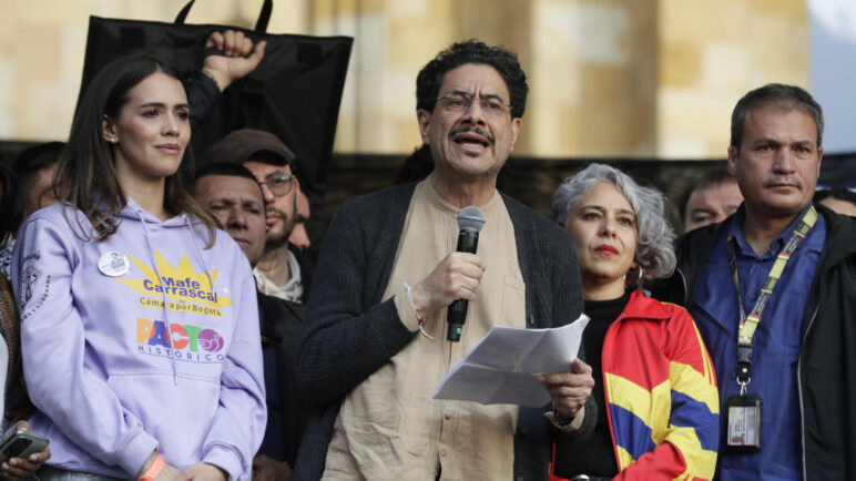 Iván Cepeda disputará primera vuelta presidencial si no le permiten ir a consulta