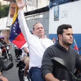Oposición venezolana denuncia "engaño" y llama a protestas por libertad de Juan Pablo Guanipa