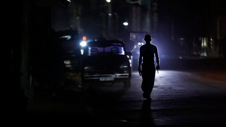 Emergencia en Cuba: la isla sufre apagón eléctrico afectando a 3,4 millones de personas