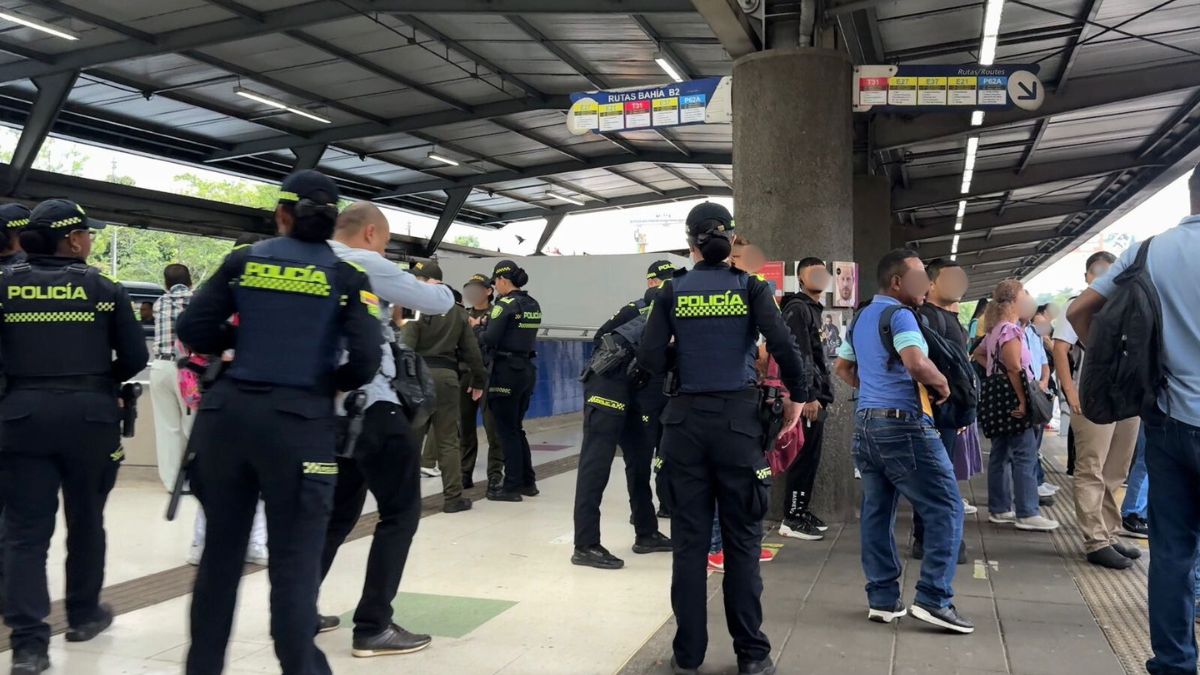 Usuarios MÍO reportan largas esperas en estación Universidades: Metro Cali responde