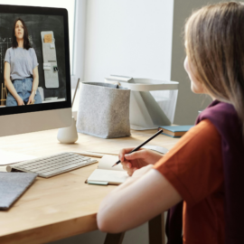 Periodismo e inteligencia artificial: expertos debaten retos en webinar académico