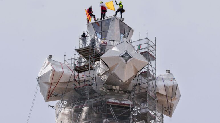 La Iglesia Sagrada Familia alcanza su altura máxima