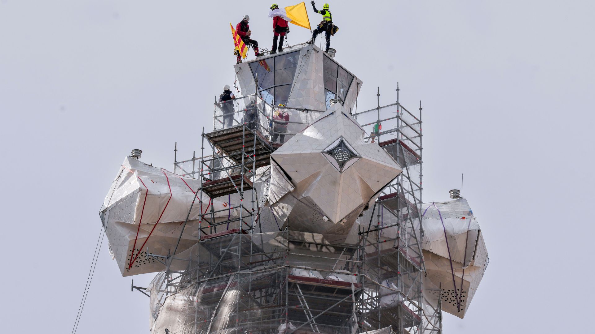 La Iglesia Sagrada Familia alcanza su altura máxima