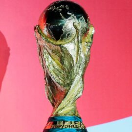 El trofeo original de la Copa Mundial de la FIFA llegó a Bogotá