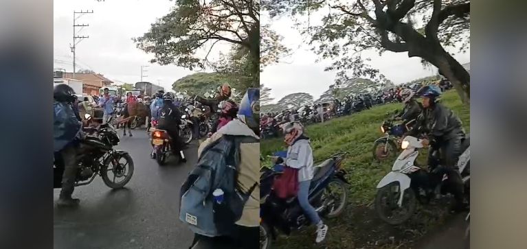 ¡Atención! Se reporta bloqueo por protesta ciudadana en la vía Candelaria-Cali