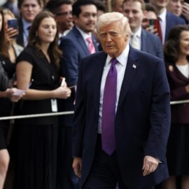 Trump dice que la guerra contra Irán "está ganada", pero sugiere que continuará la ofensiva